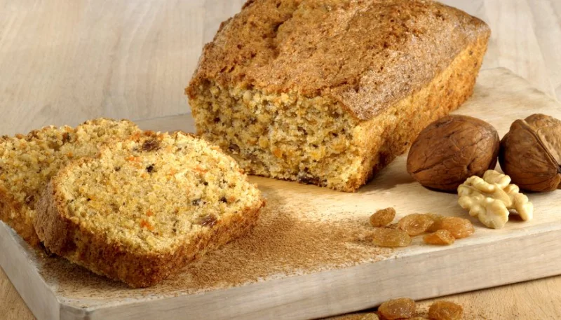 Gâteau aux noix et raisins secs