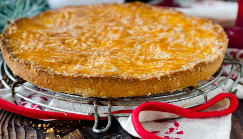 Gâteau breton à la pomme et à la confiture de lait