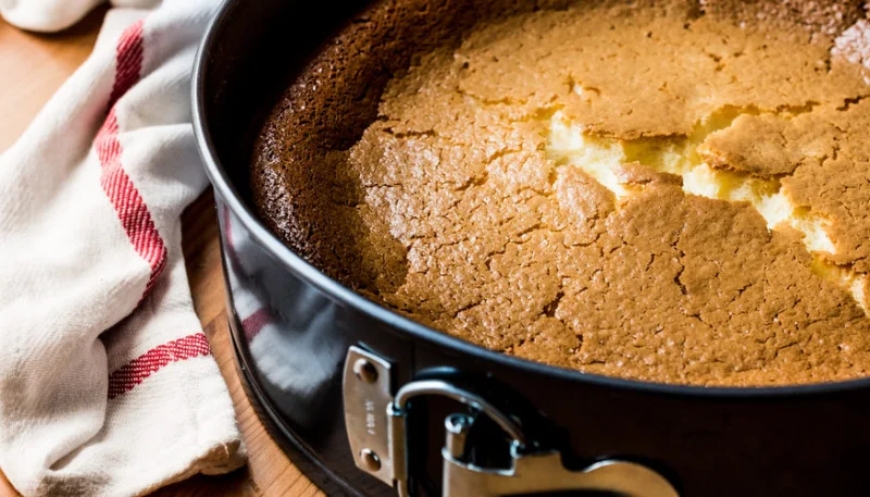 Gâteau magique à la vanille et fourré aux myrtilles