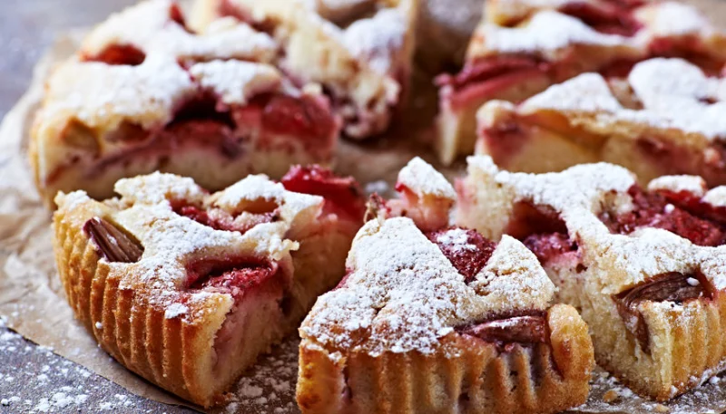 Gâteau moelleux aux fraises et amandes