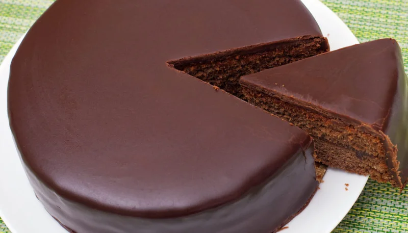 Gâteau nappé au chocolat