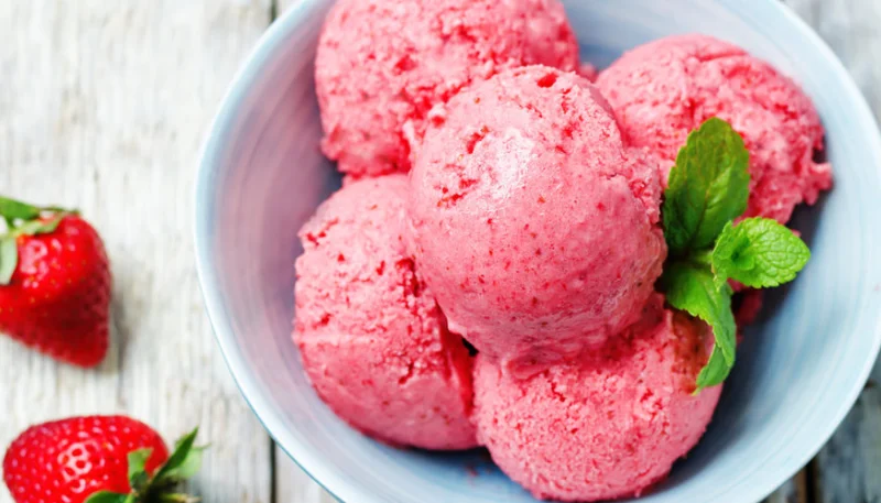 Glace à la fraise sans sorbetière