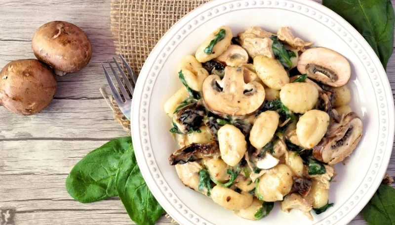 Gnocchis au saumon et aux champignons