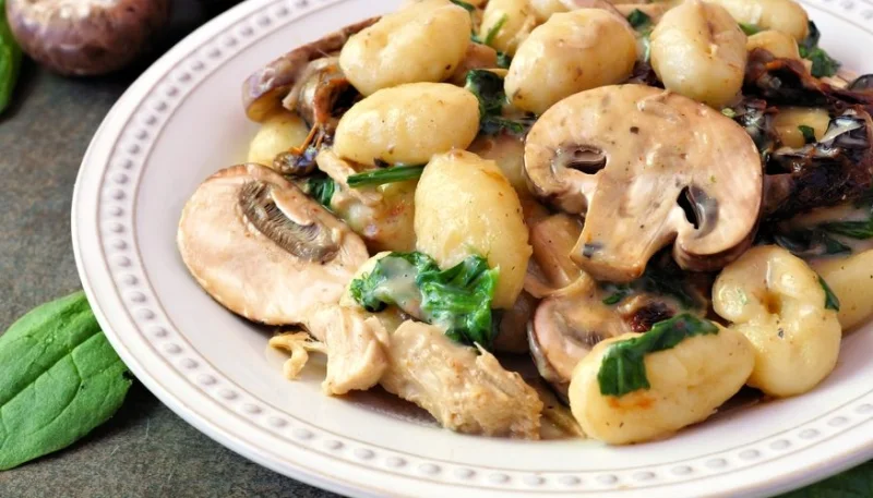 Gnocchis poêlés à la crème et aux champignons