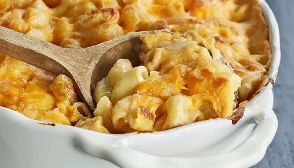 Gratin de macaronis, cheddar et jambon