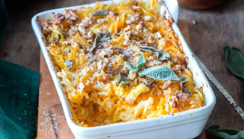 Gratin de pâtes au potimarron et à la sauge