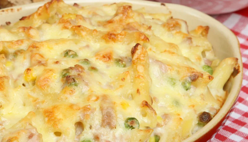 Gratin de pâtes au thon et petits pois