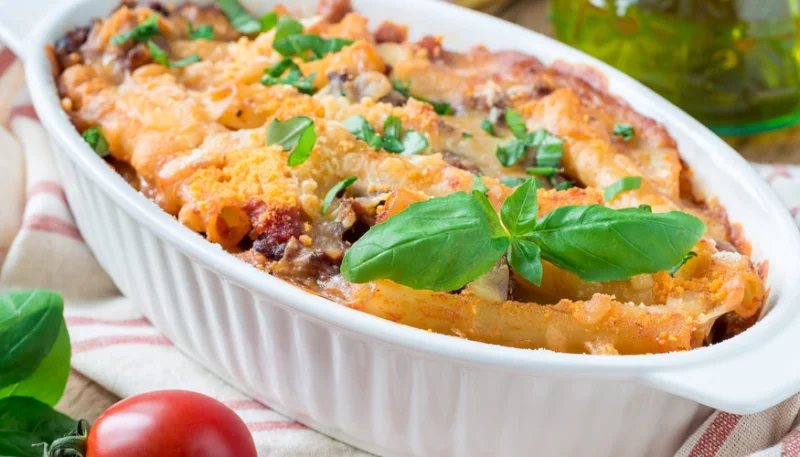 Gratin de pâtes aux boulettes de boeuf et mozzarella