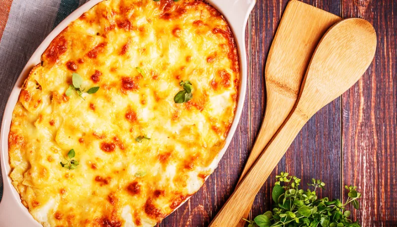 Gratin de pâtes aux lardons et aux champignons