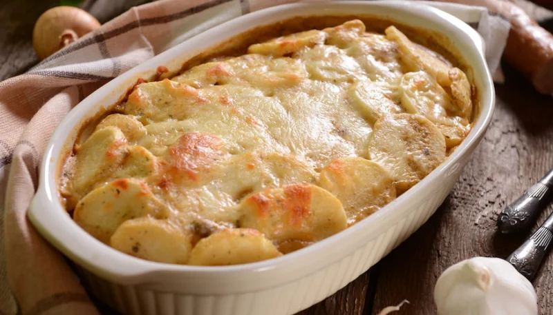 Gratin de pommes de terre à la saucisse de Morteau