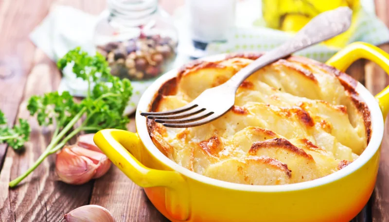 Gratin de pommes de terre au chèvre et au thym frais