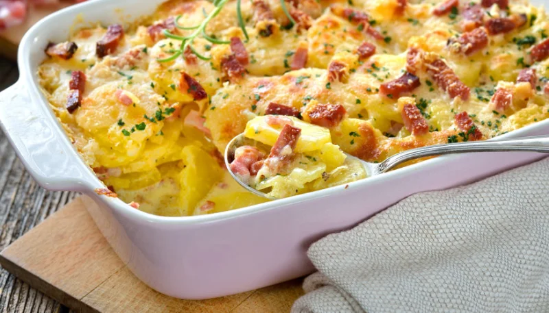 Gratin de pommes de terre, lardons et chèvre