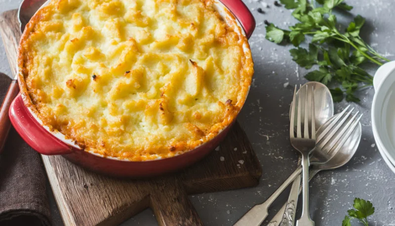 Hachis parmentier de chipolatas et tomates