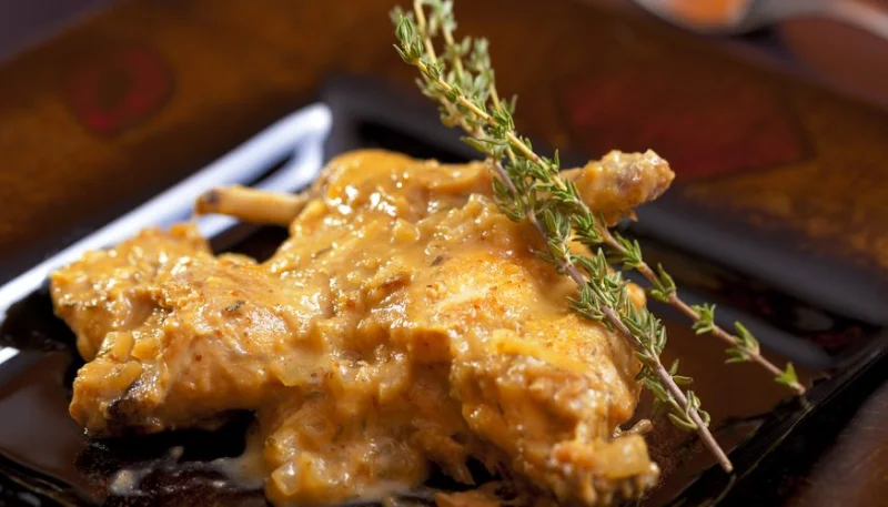 Lapin au lait de coco et curry