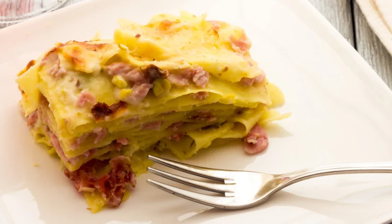 Lasagnes rapides au jambon et aux olives