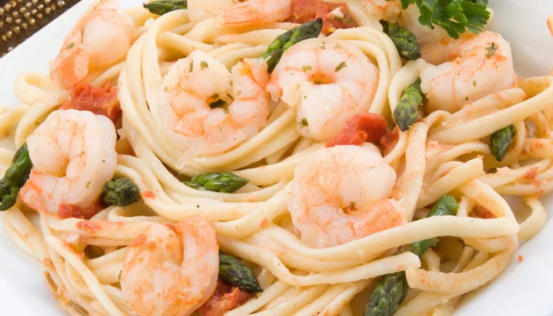 Linguine aux crevettes et asperges vertes