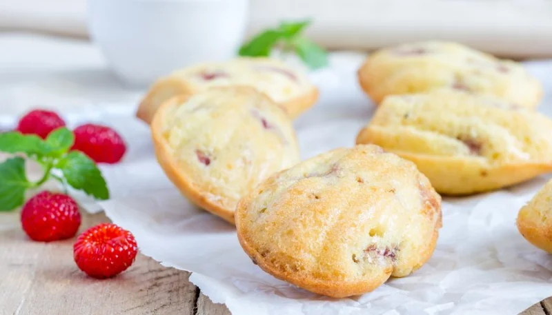 Madeleines aux framboises