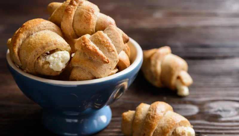 Mini croissants chèvre-chorizo