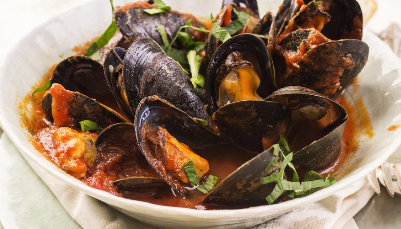 Moules aux tomates et à l'ail