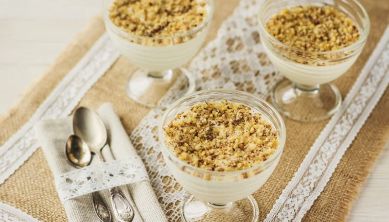 Mousse glacée au citron et crumble