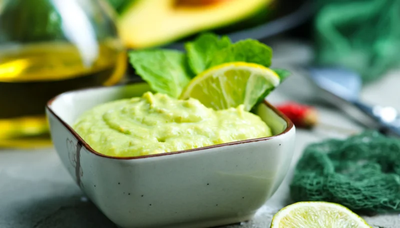 Mousse légère d'asperges et avocats