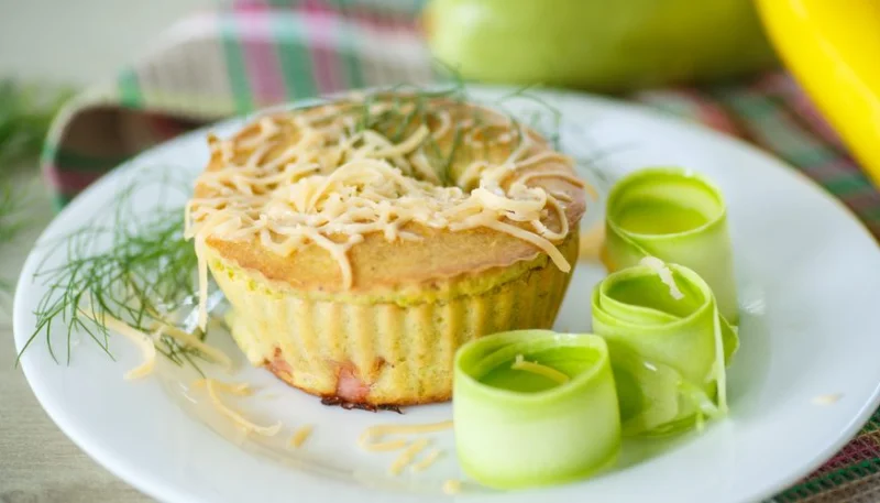 Muffins aux courgettes, jambon et cumin