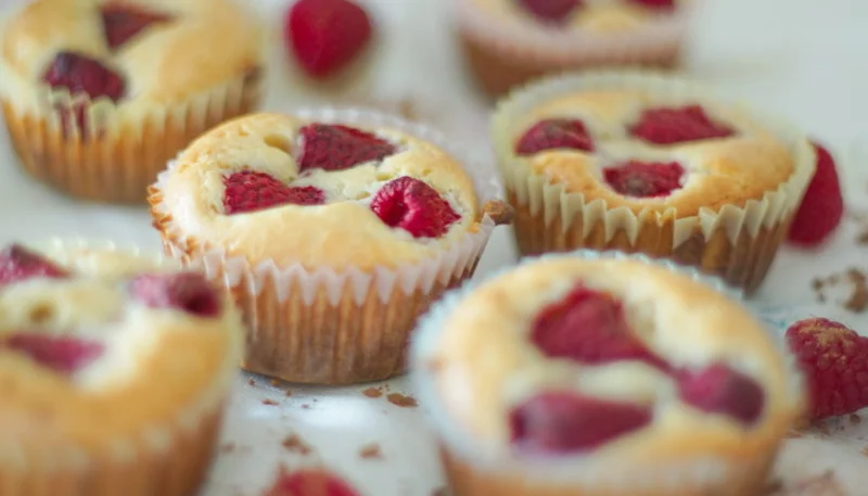 Muffins aux framboises et chocolat blanc