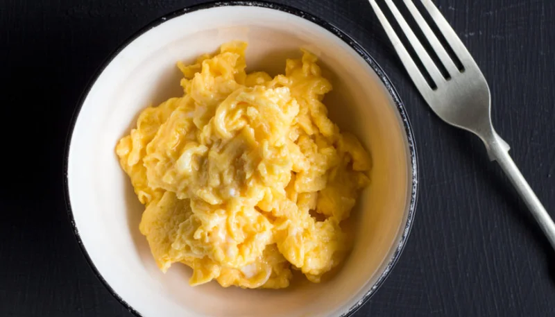 Oeufs brouillés au micro-ondes