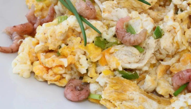 Oeufs brouillés aux crevettes