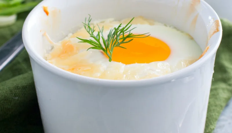 Oeufs cocotte au chèvre et lardons