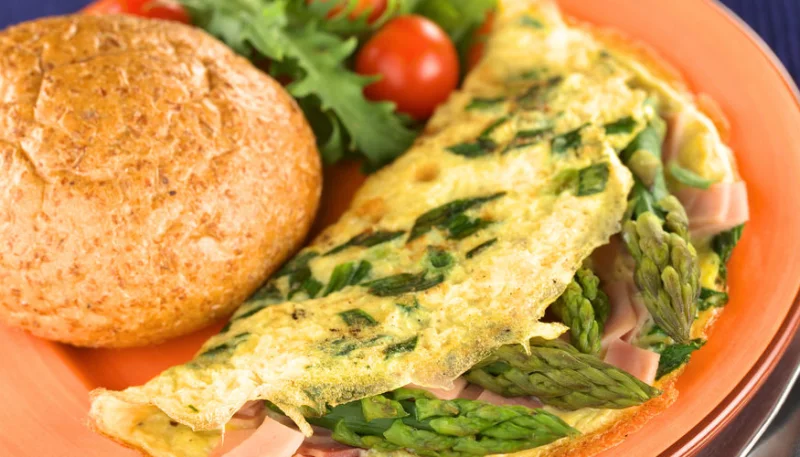 Omelette aux asperges et jambon