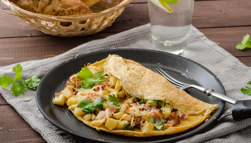 Omelette aux pommes de terre et bacon