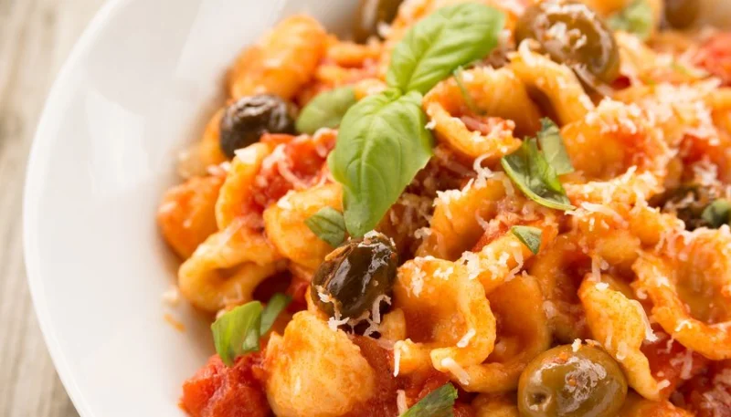 Orecchiette aux tomates et poivrons