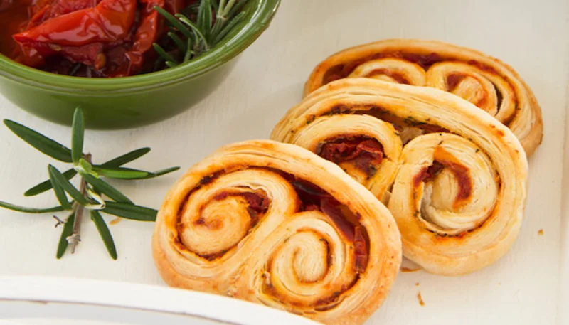 Palmiers aux tomates séchées au chèvre frais