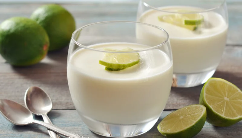 Panna cotta au citron vert et à la vanille