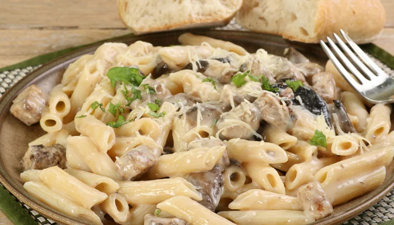 Pâtes au poulet, béchamel et champignons