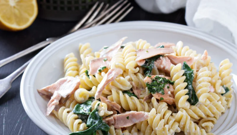 Pâtes au saumon et aux épinards