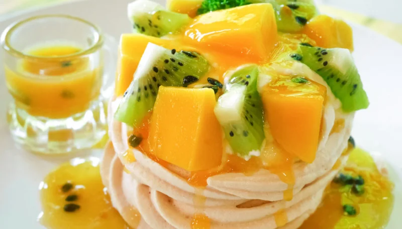 Pavlova mangue et kiwi