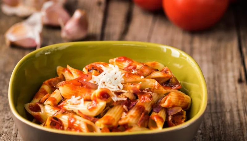 Penne à la sauce tomate et chorizo épicé