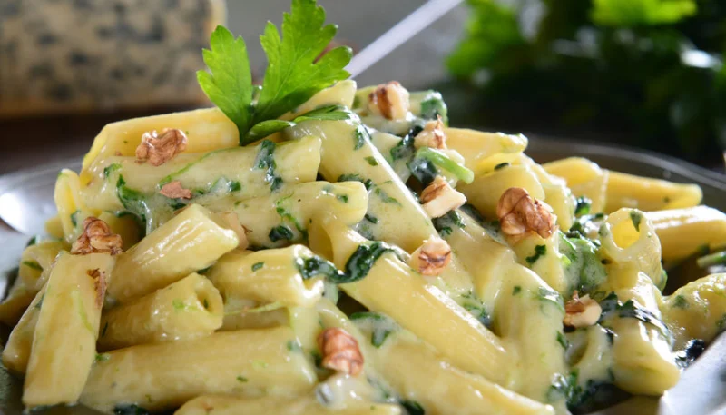 Penne aux épinards et au bleu d'Auvergne