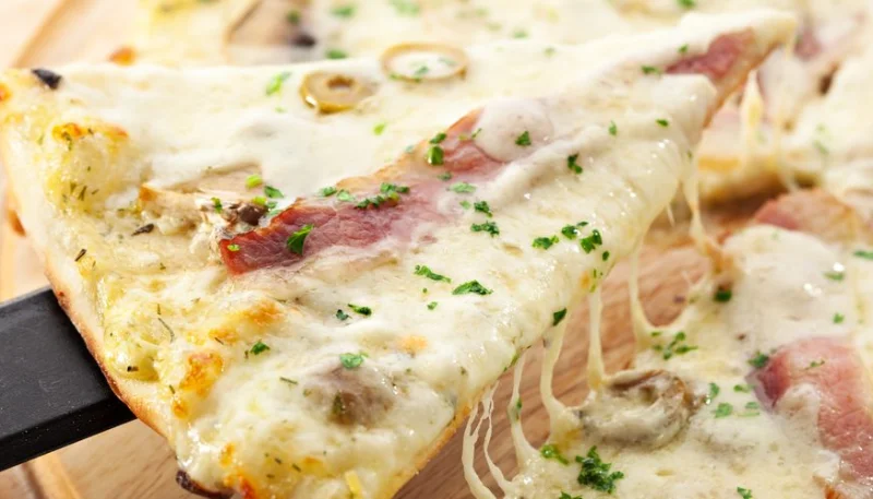 Pizza blanche jambon et champignons