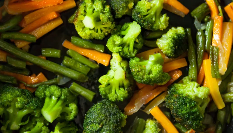 Poêlée de carottes, brocolis et haricots verts