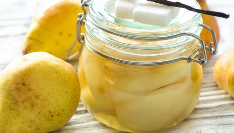 Poires pochées au sirop