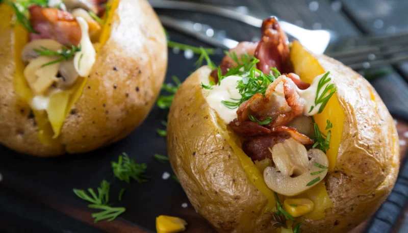 Pommes de terre farcies aux lardons et champignons
