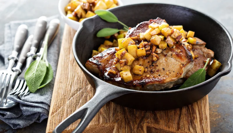 Porc sauté aux légumes et aux noix de cajou