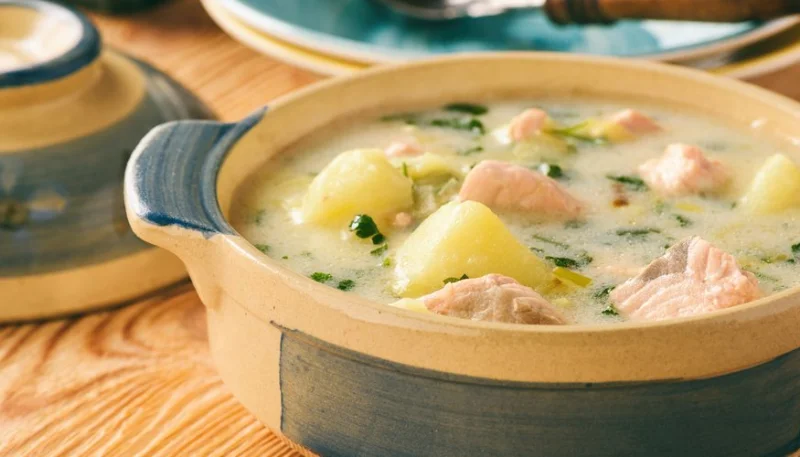 Potage au saumon et petits légumes