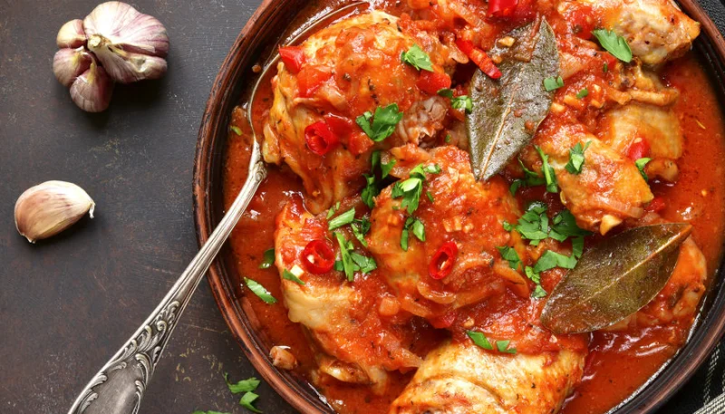 Poulet aux tomates et à l'ail