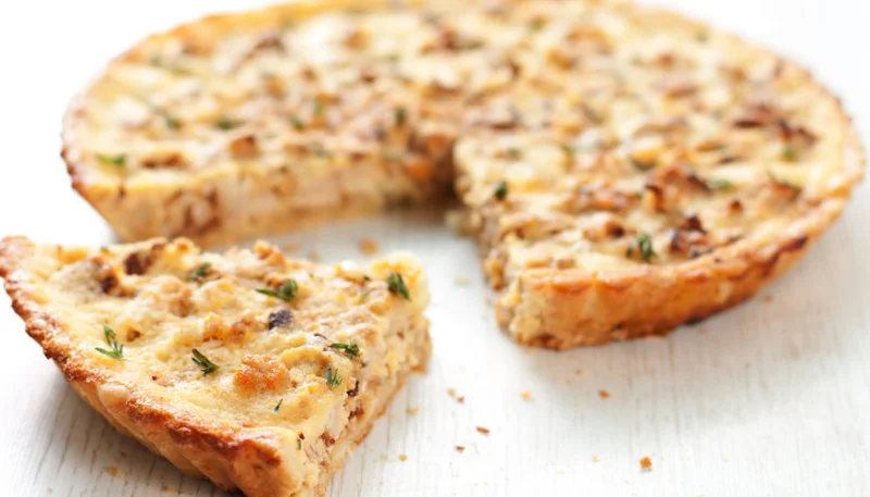 Quiche à la carotte, au fromage frais et aux lardons