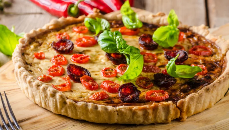 Quiche au chorizo, poivron et tomates cerise