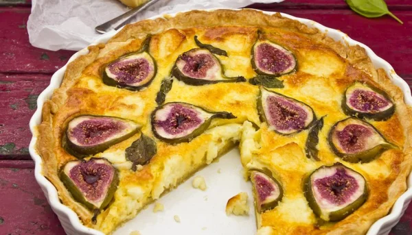 Quiche aux figues, fromage de chèvre et miel